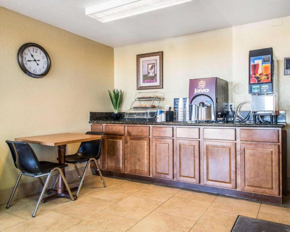 Rodeway Inn Pueblo Luaran gambar